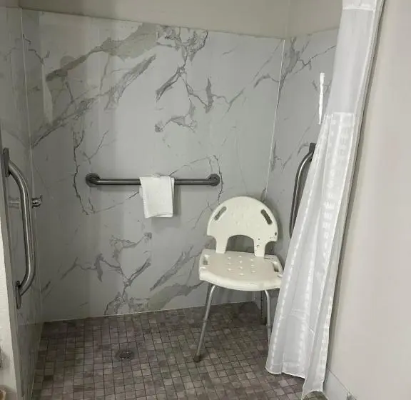 身障者適用キングサイズベッドルーム, Quality Inn