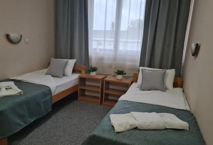 استودیوی استاندارد, Garni Hotel Alma