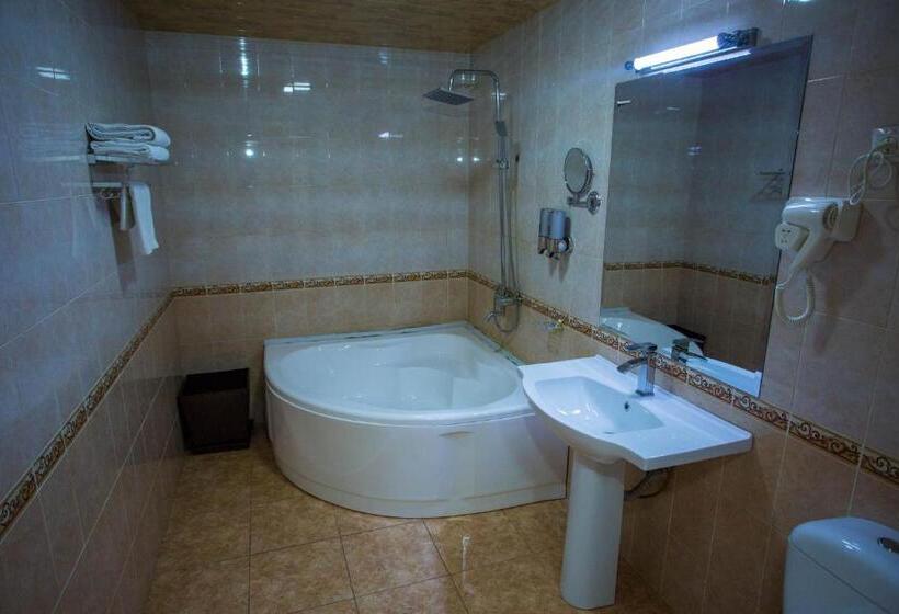 اتاق لوکس سه تخته, Karvon Saroy