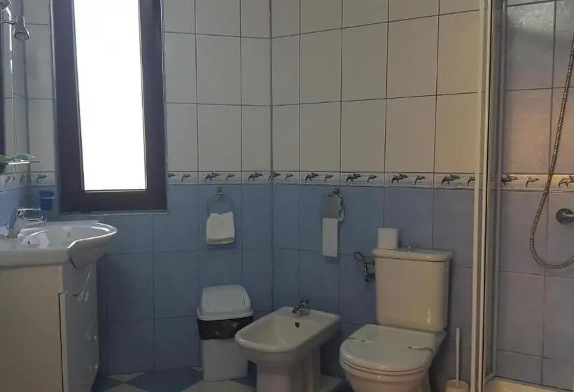Junior Suite, Complex Caprice Monteoru