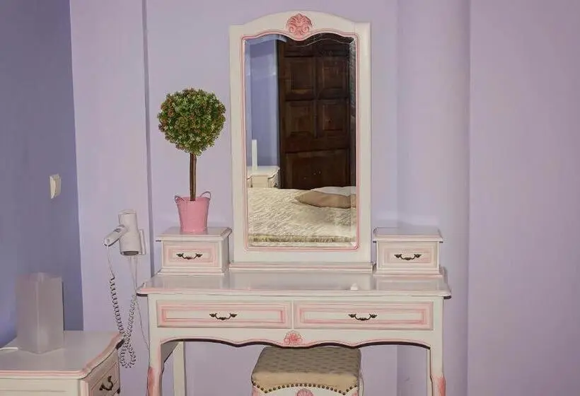 Junior Suite, Complex Caprice Monteoru