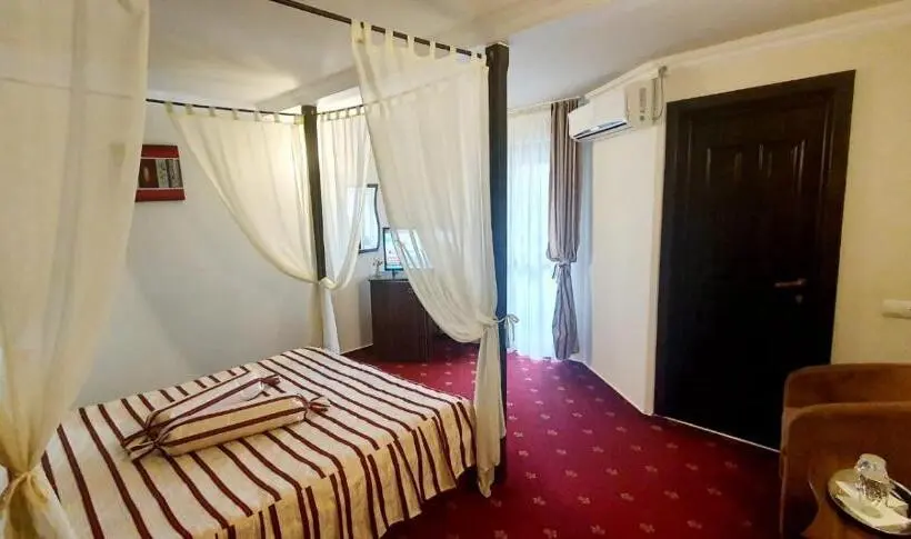 Pokój Standard, Complex Caprice Monteoru