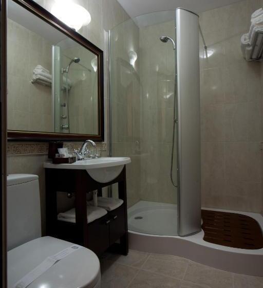 スタンダードルーム, Conacul Benke