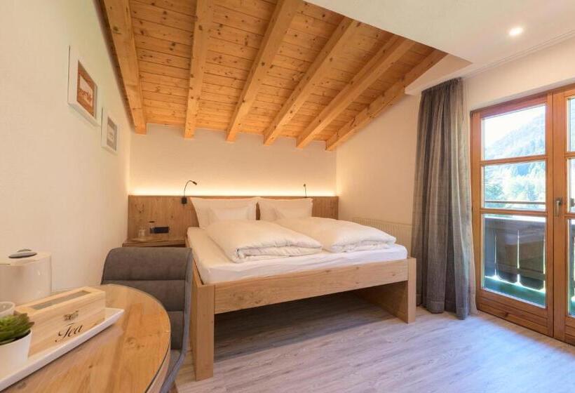 Трехместный Номер Стандарт с Балконом, Haus Herrawald
