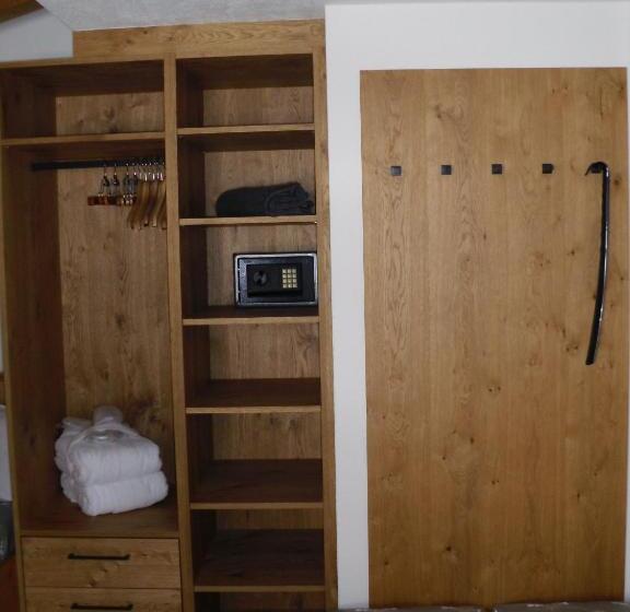 חדר סטנדרט לשלושה עם מרפסת, Haus Herrawald