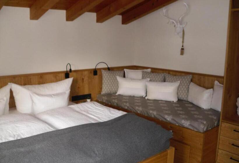 带阳台的三人标准间, Haus Herrawald