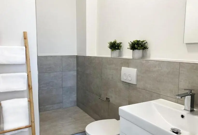 اتاق استاندارد, Best Boarding House