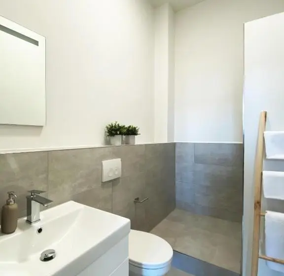 اتاق استاندارد, Best Boarding House