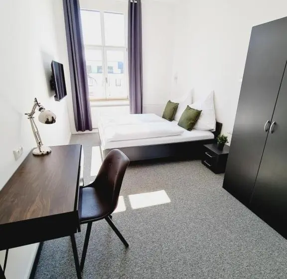 اتاق استاندارد, Best Boarding House