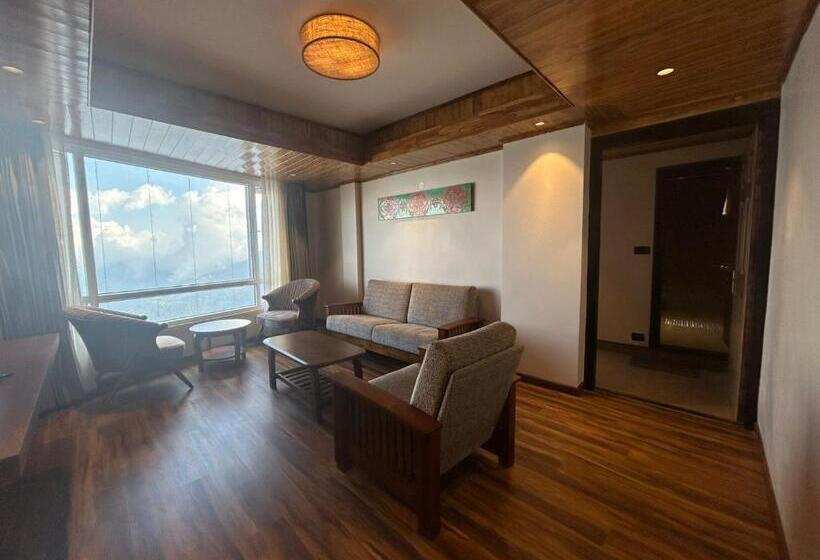 Family Suite, Gakhil Boutique