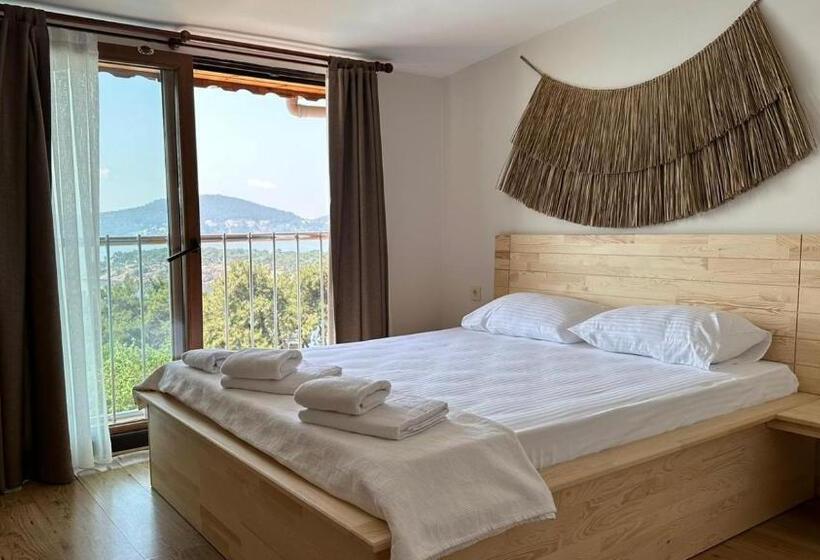 オーシャンビュースタンダードルーム, The Roof Ada