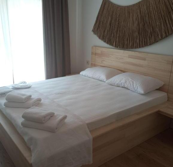 マウンテンビュースタンダードルーム, The Roof Ada