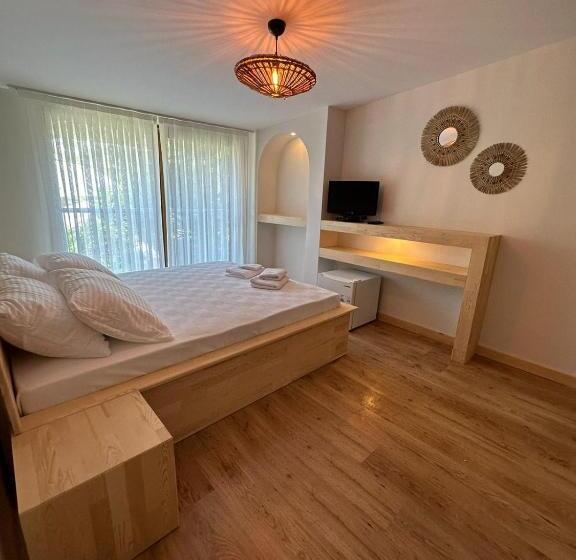 マウンテンビュースタンダードルーム, The Roof Ada