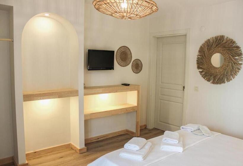 スタンダードインサイドビュールーム, The Roof Ada