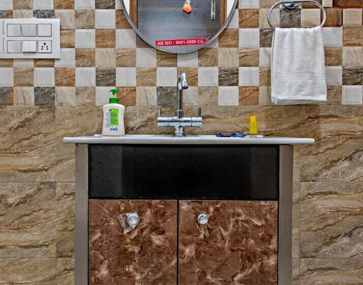 デラックスルーム, F S Kasauli