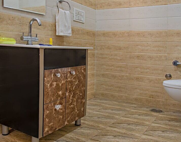 デラックスルーム, F S Kasauli