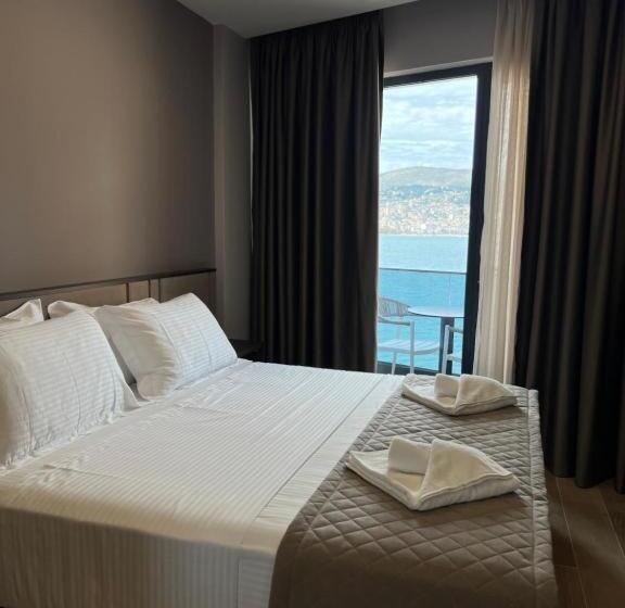 غرفة ديلوكس ذات إطلالة جانبية على البحر, Joelle Premium Hotel