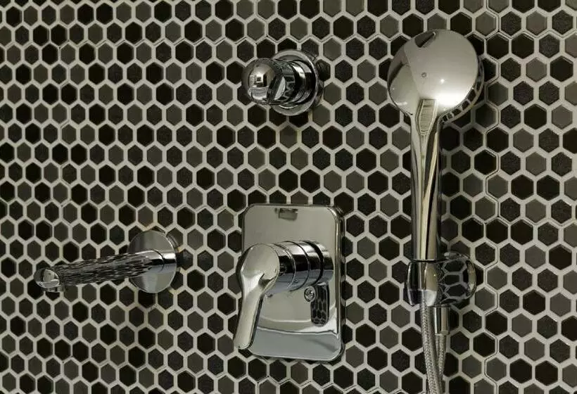 スタンダードルーム, Bristol Art & Medical Spa
