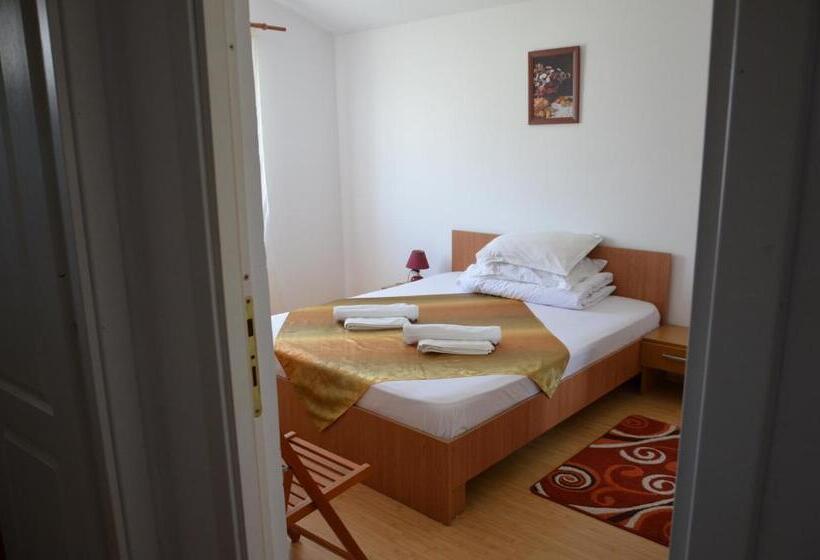 带花园景观和一个卧室的别墅, Club De Vacanta Corabia Piratilor Mamaia Nord