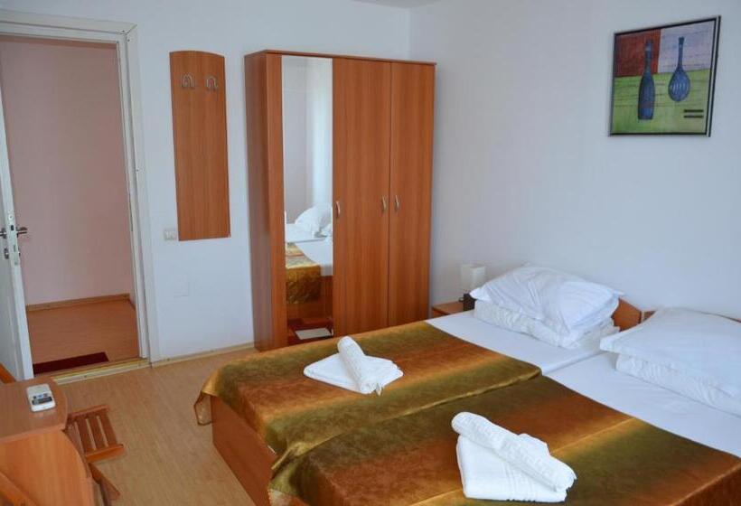 带花园景观和一个卧室的别墅, Club De Vacanta Corabia Piratilor Mamaia Nord