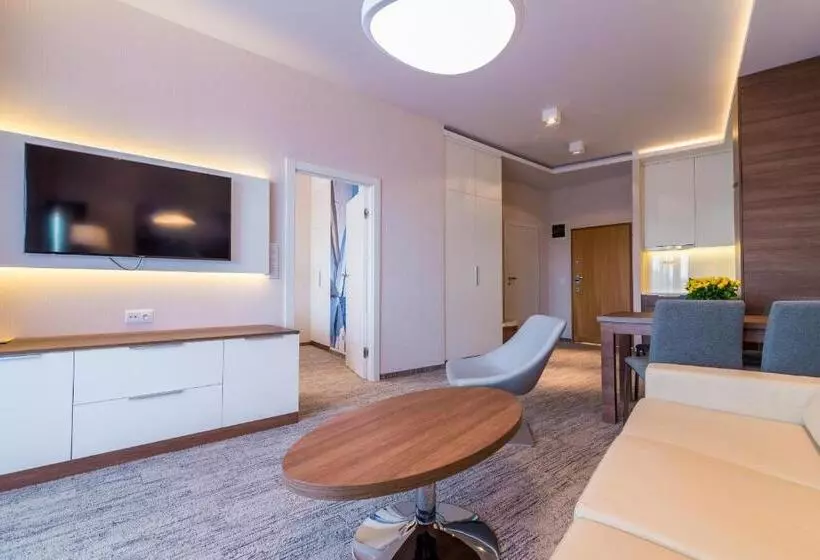 Sviitti Merinäkymä, Dom Zdrojowy Resort & Spa   Destigo Hotels