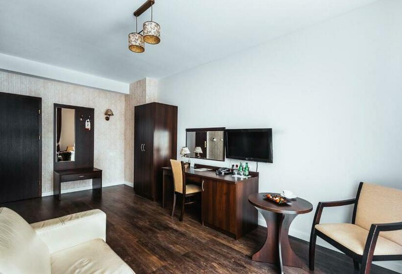 スイート, Dwór Dwikozy