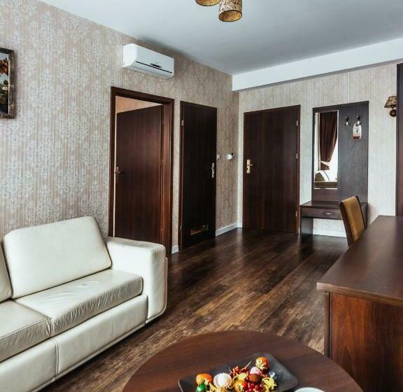 スイート, Dwór Dwikozy