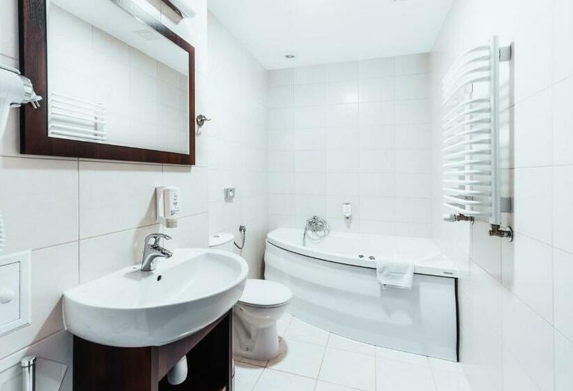 スイート, Dwór Dwikozy