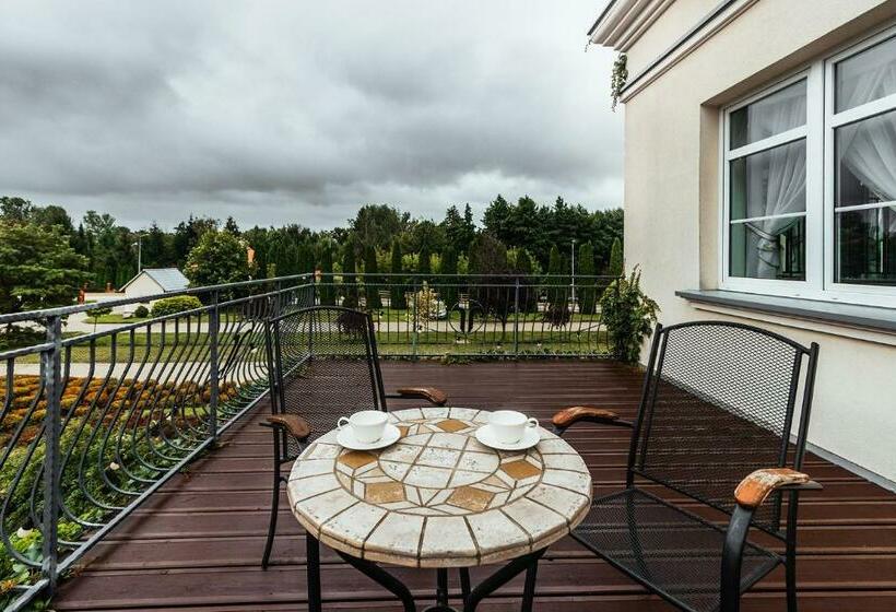 スイート, Dwór Dwikozy