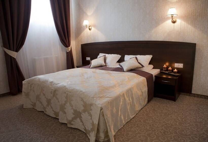 スタンダードルーム, Dwór Dwikozy