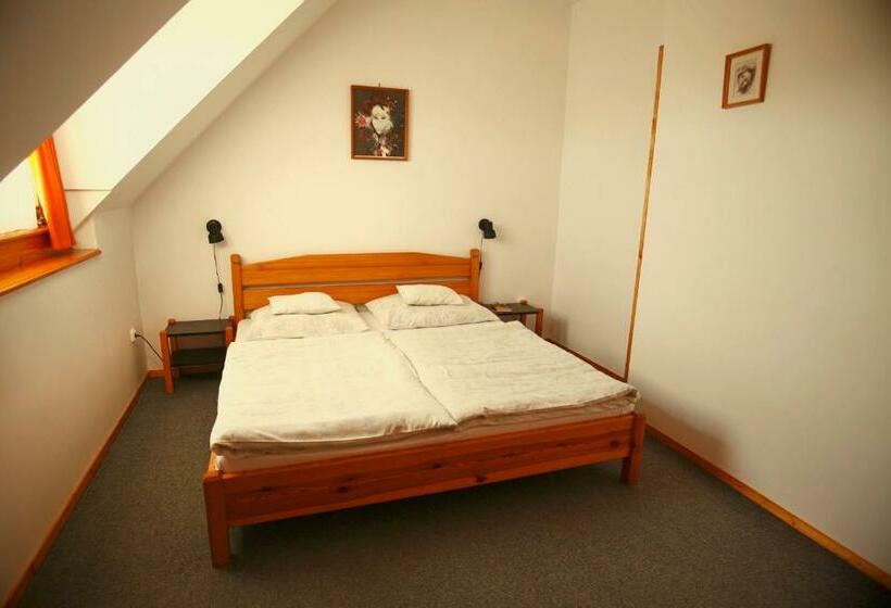 غرفة قياسية, Keszi Panzió