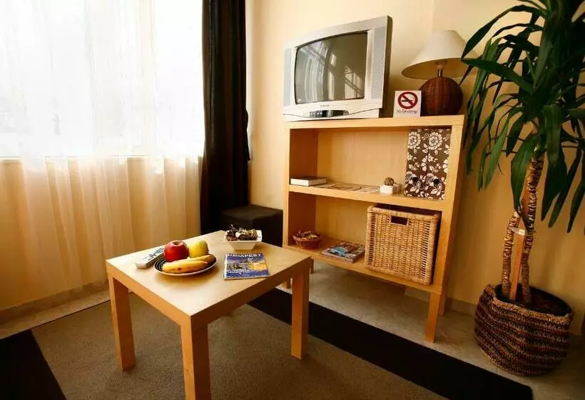 Standard Neljän Hengen Huone, Keszi Panzió