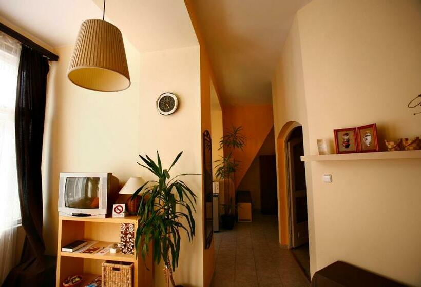 غرفة قياسية رباعية, Keszi Panzió