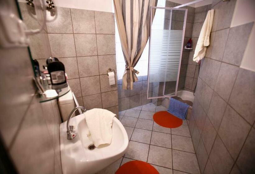 غرفة قياسية, Keszi Panzió