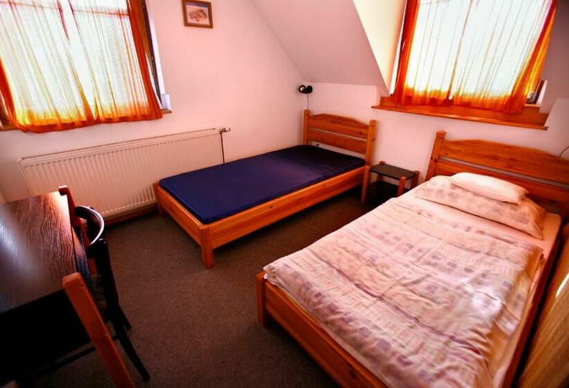 غرفة قياسية رباعية, Keszi Panzió