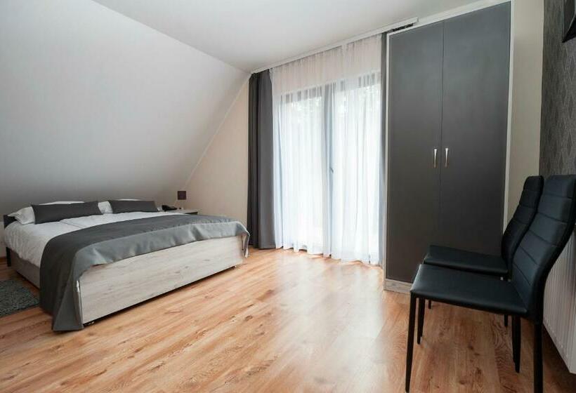 スタンダードルーム, Klaudia