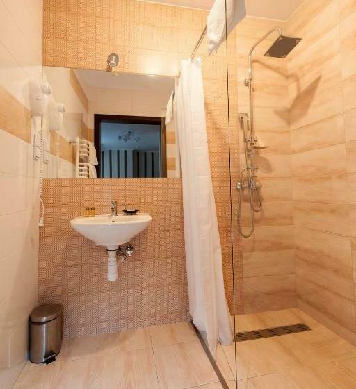 スタンダードルーム, Klaudia