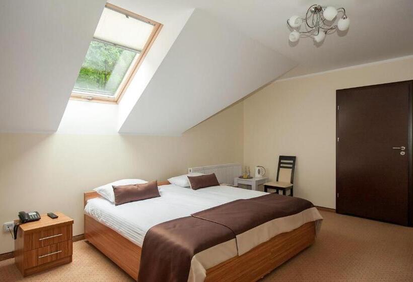 スタンダードルーム, Klaudia