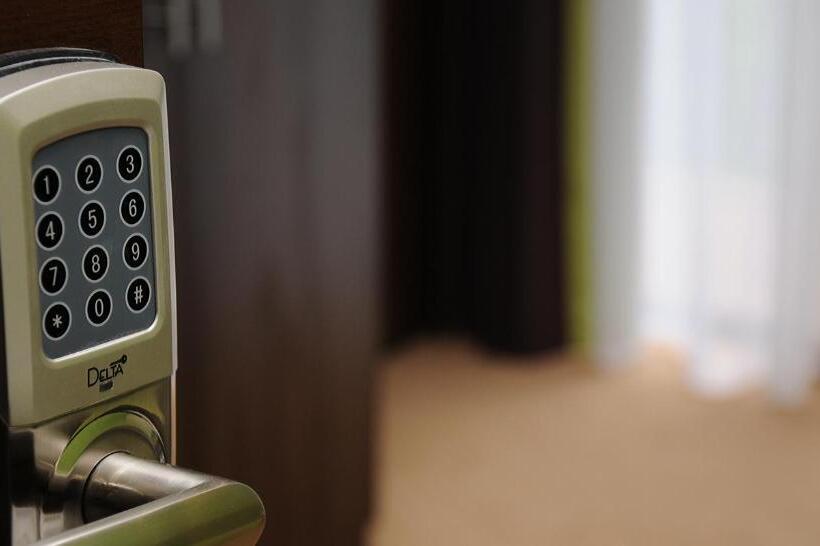 スタンダードトリプルルーム, Klaudia