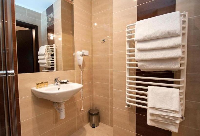 クラシックファミリールーム, Klaudia