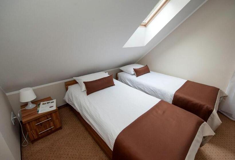 クラシックファミリールーム, Klaudia