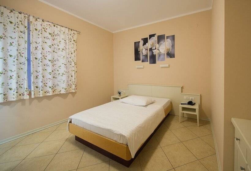 Economy Triple Room, Kozana