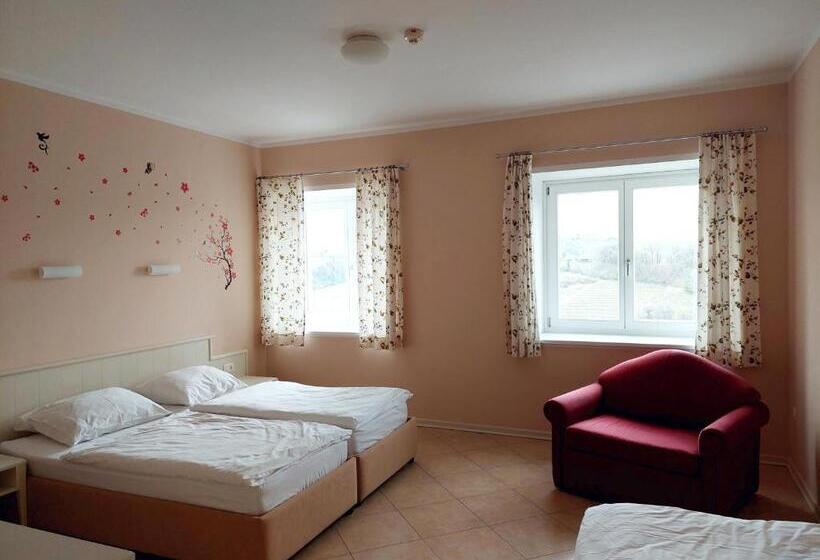 اتاق راحتی سه تخته, Kozana