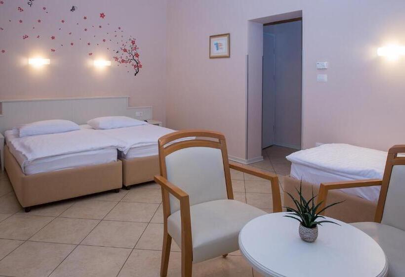 اتاق راحتی سه تخته, Kozana