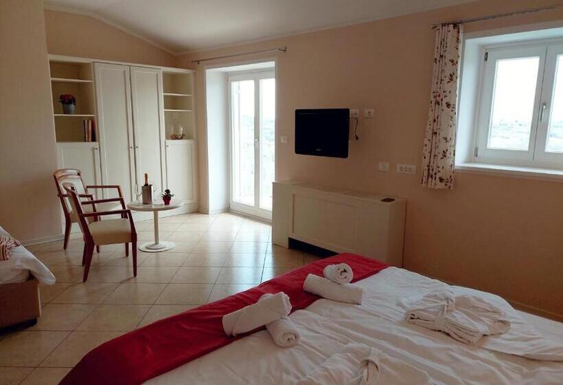 اتاق استاندارد با بالکن, Kozana