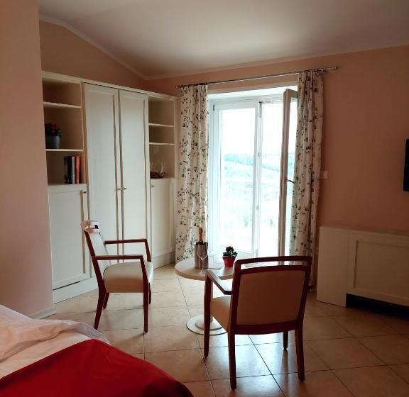 اتاق استاندارد با بالکن, Kozana