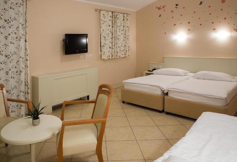 اتاق استاندارد با بالکن, Kozana