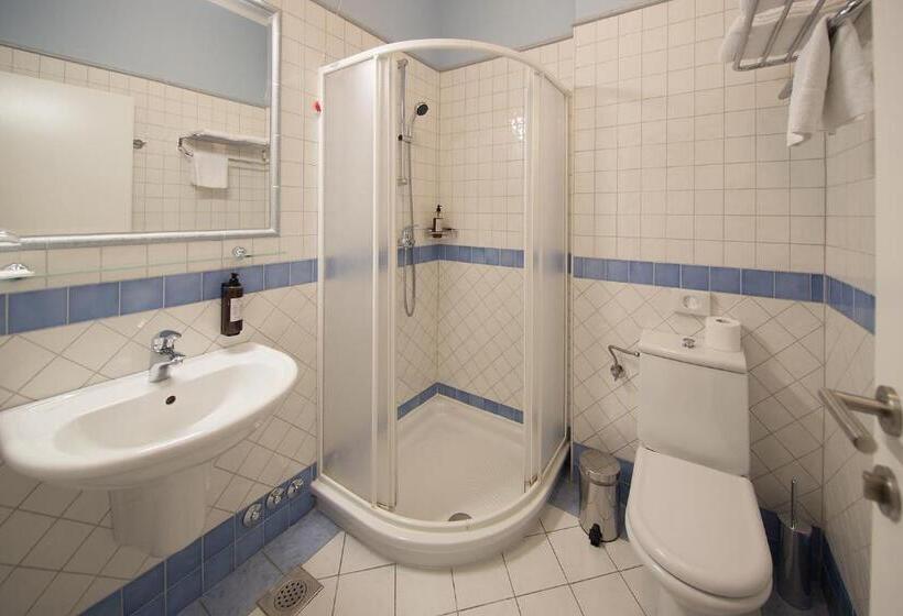 Economy Triple Room, Kozana