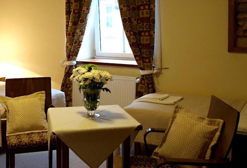 חדר סטנדרט לשלושה, ślęża