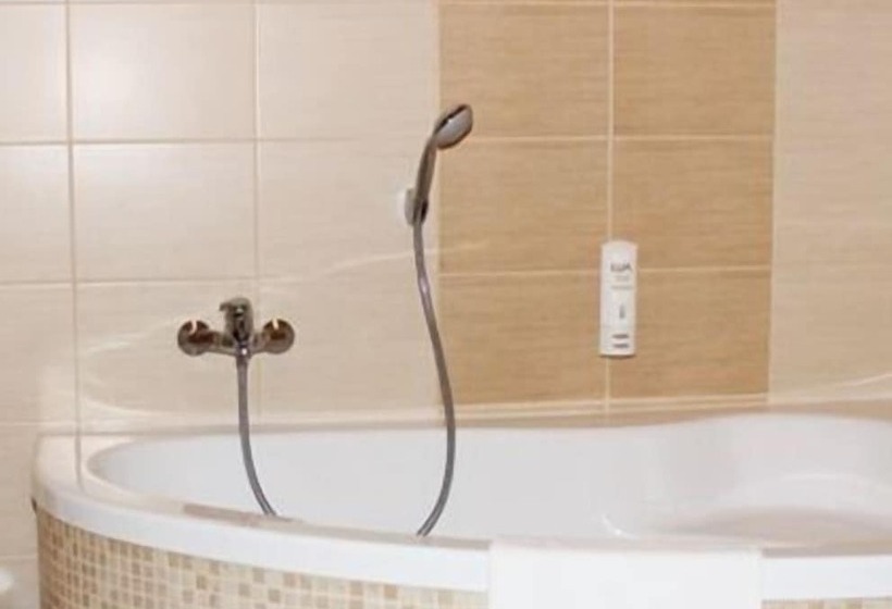 اتاق استاندارد یک نفره, Nekla